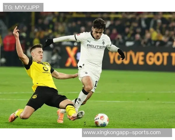 多特蒙德发布新海报展示施洛特贝克阿德耶米与格里马尔多精彩瞬间