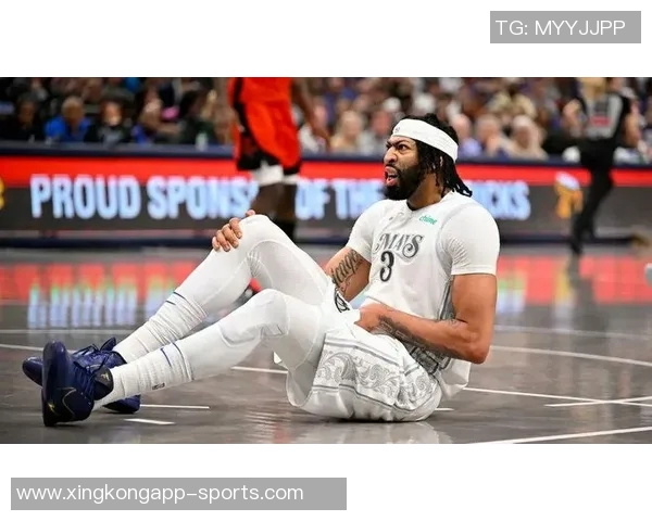 浓眉再遇伤病困扰首节小腿受伤退赛仅得4分4板表现受限